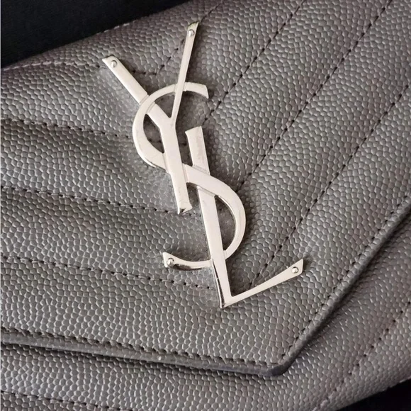 Sold Ysl Portefeuille Famme (174Y7) Mo
Grey Metallasse Flap Wallet. - Picture 2 of 16